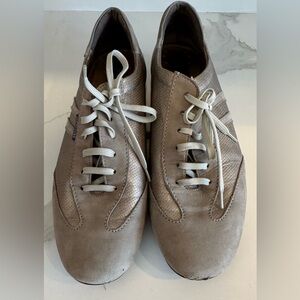 Mephisto pewter metallic leather sneakers US9 comfortable taupe laces classic